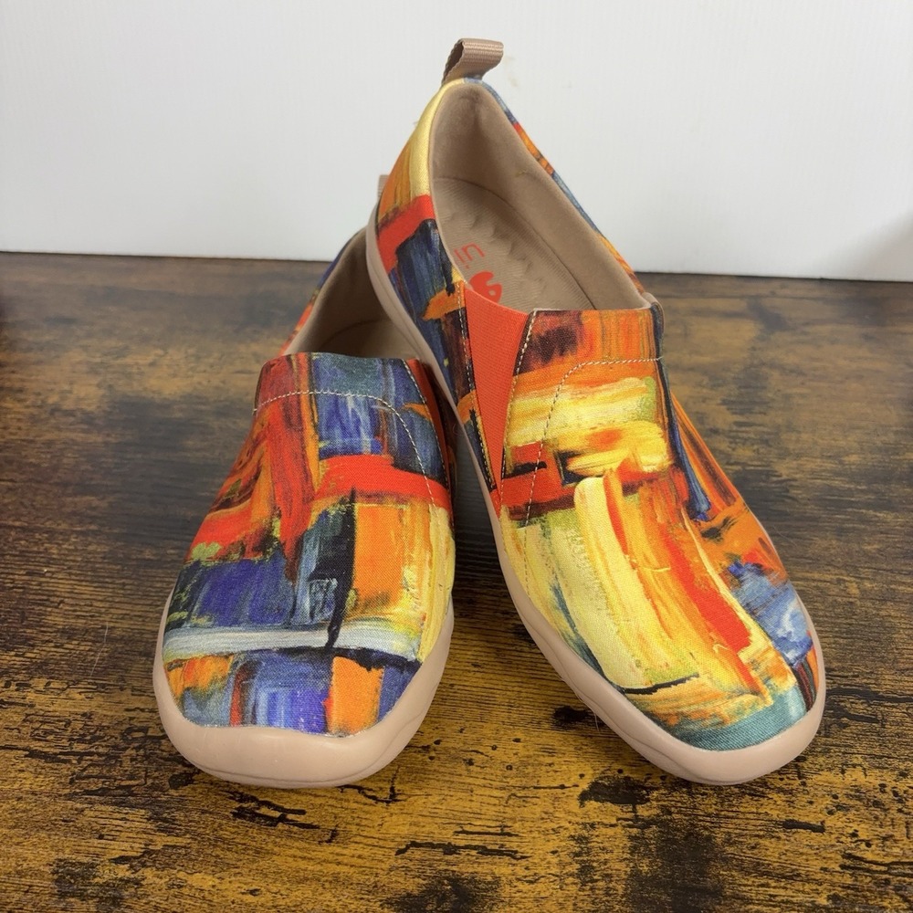 UIN Toledo Slip On Shoes Womens Sz 8 Brushed Art Colorful Flexible